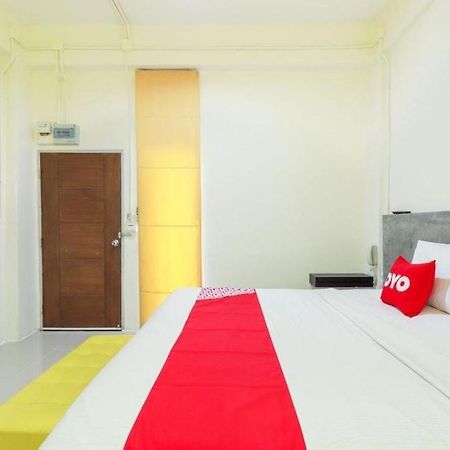 Oyo 412 7 Days Hotel Chiang Mai Esterno foto