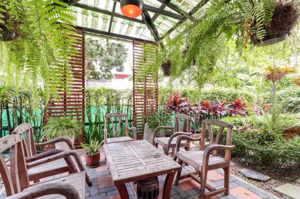 Oyo 412 7 Days Hotel Chiang Mai Esterno foto