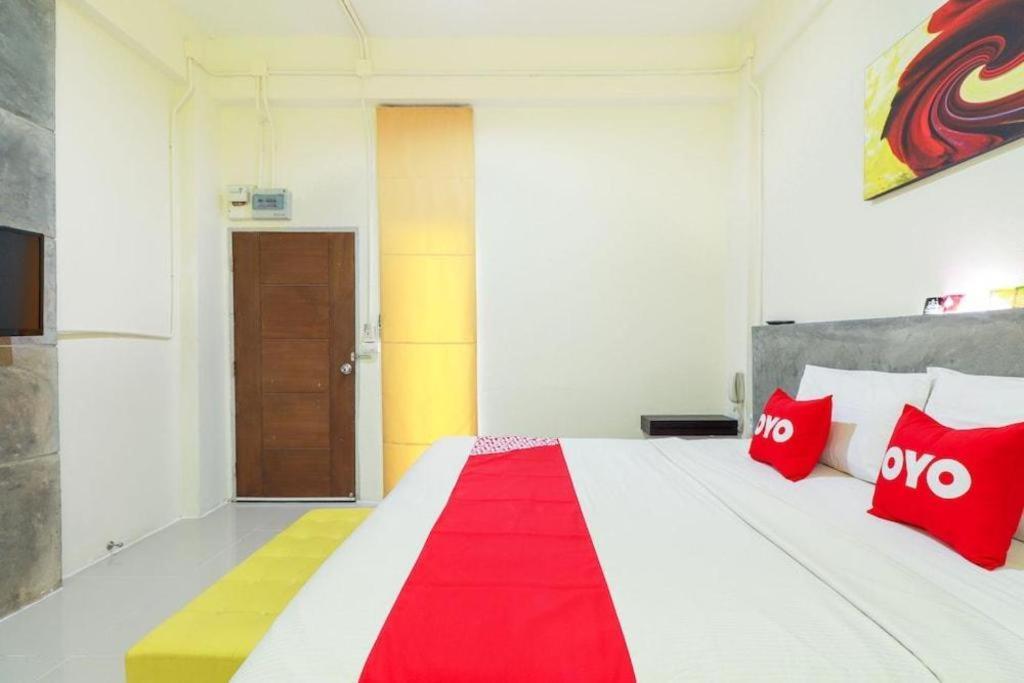 Oyo 412 7 Days Hotel Chiang Mai Esterno foto