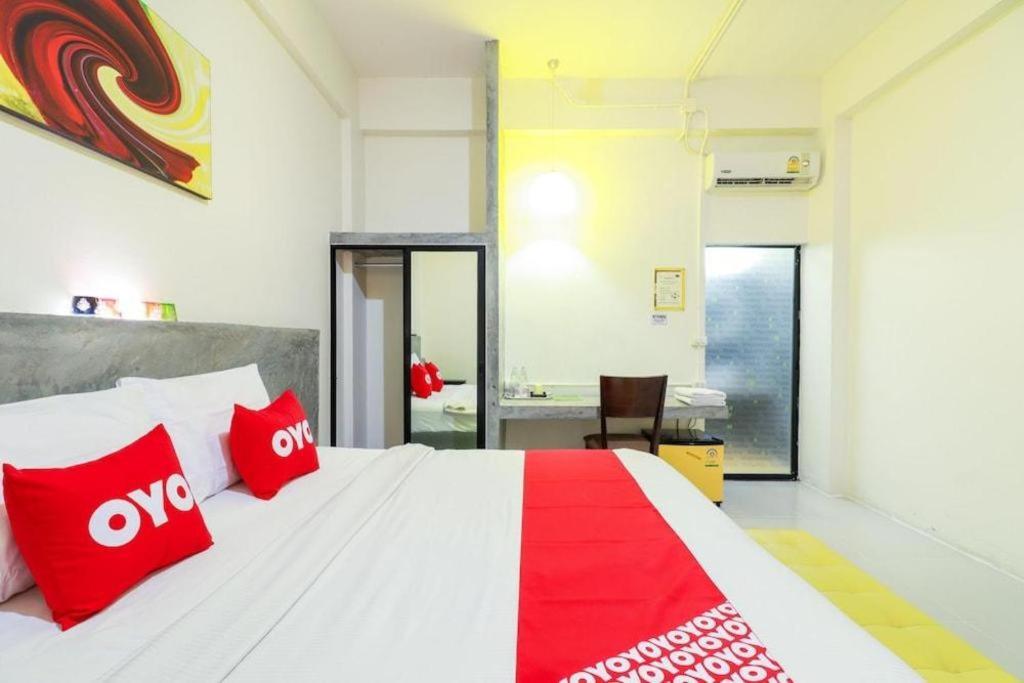 Oyo 412 7 Days Hotel Chiang Mai Esterno foto