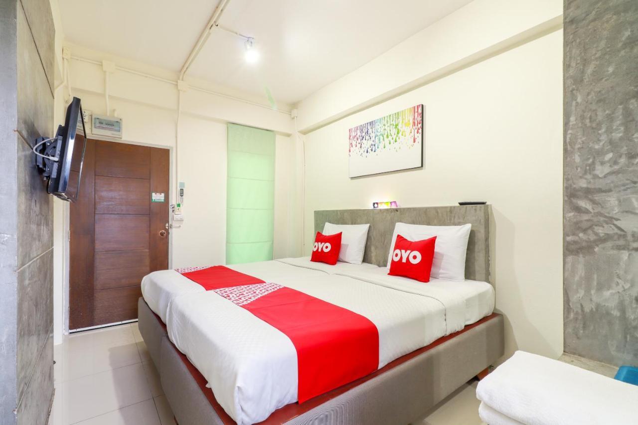 Oyo 412 7 Days Hotel Chiang Mai Esterno foto