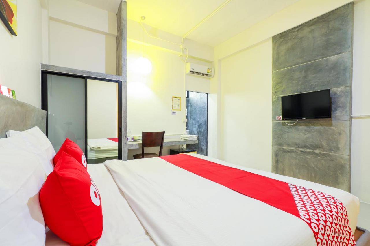 Oyo 412 7 Days Hotel Chiang Mai Esterno foto