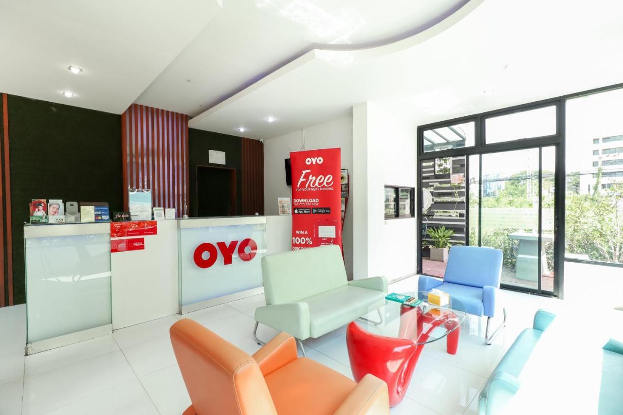 Oyo 412 7 Days Hotel Chiang Mai Esterno foto