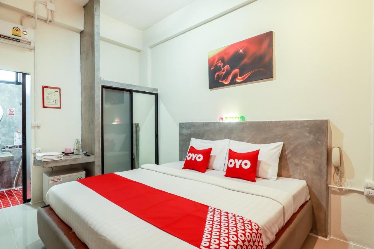 Oyo 412 7 Days Hotel Chiang Mai Esterno foto