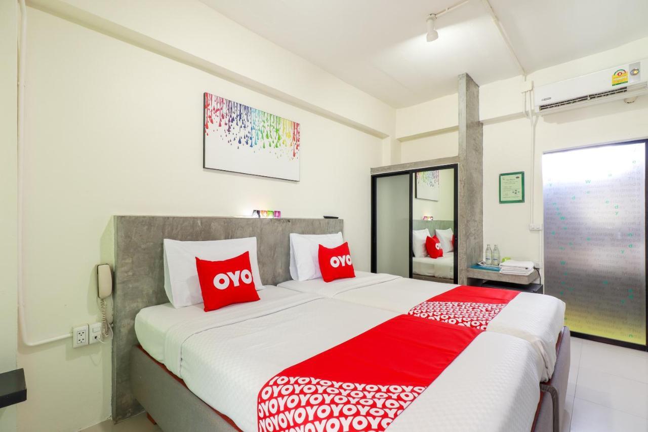 Oyo 412 7 Days Hotel Chiang Mai Esterno foto