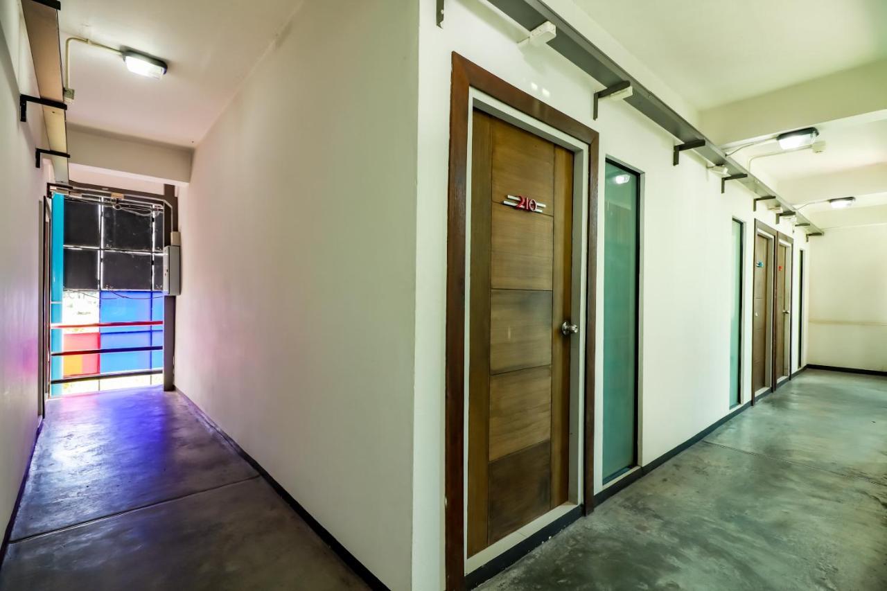 Oyo 412 7 Days Hotel Chiang Mai Esterno foto