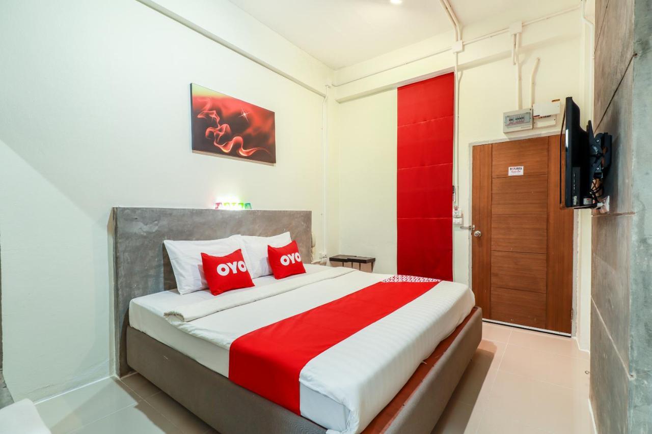 Oyo 412 7 Days Hotel Chiang Mai Esterno foto