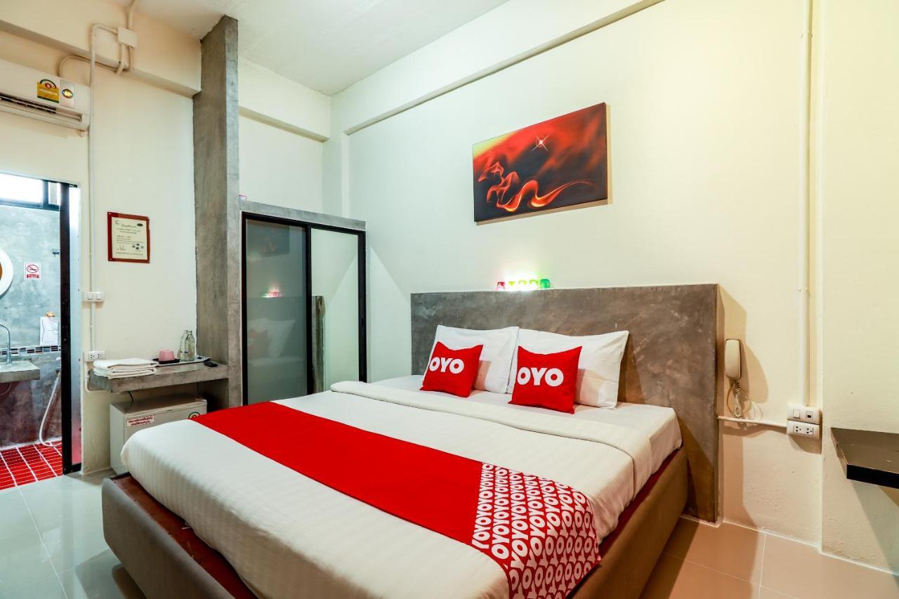 Oyo 412 7 Days Hotel Chiang Mai Esterno foto